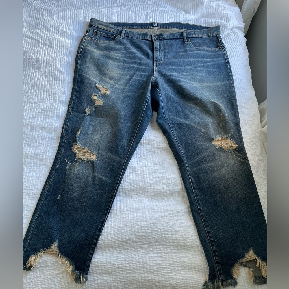 GAP Best Girlfriend Jeans Destructed Denim Size 35